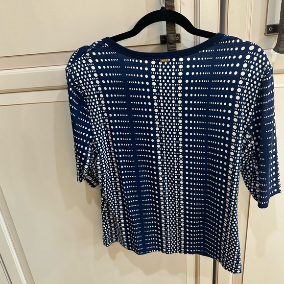 ST. JOHN Dotted 3/4 Sleeves Top (T3) - Picture 6 of 7